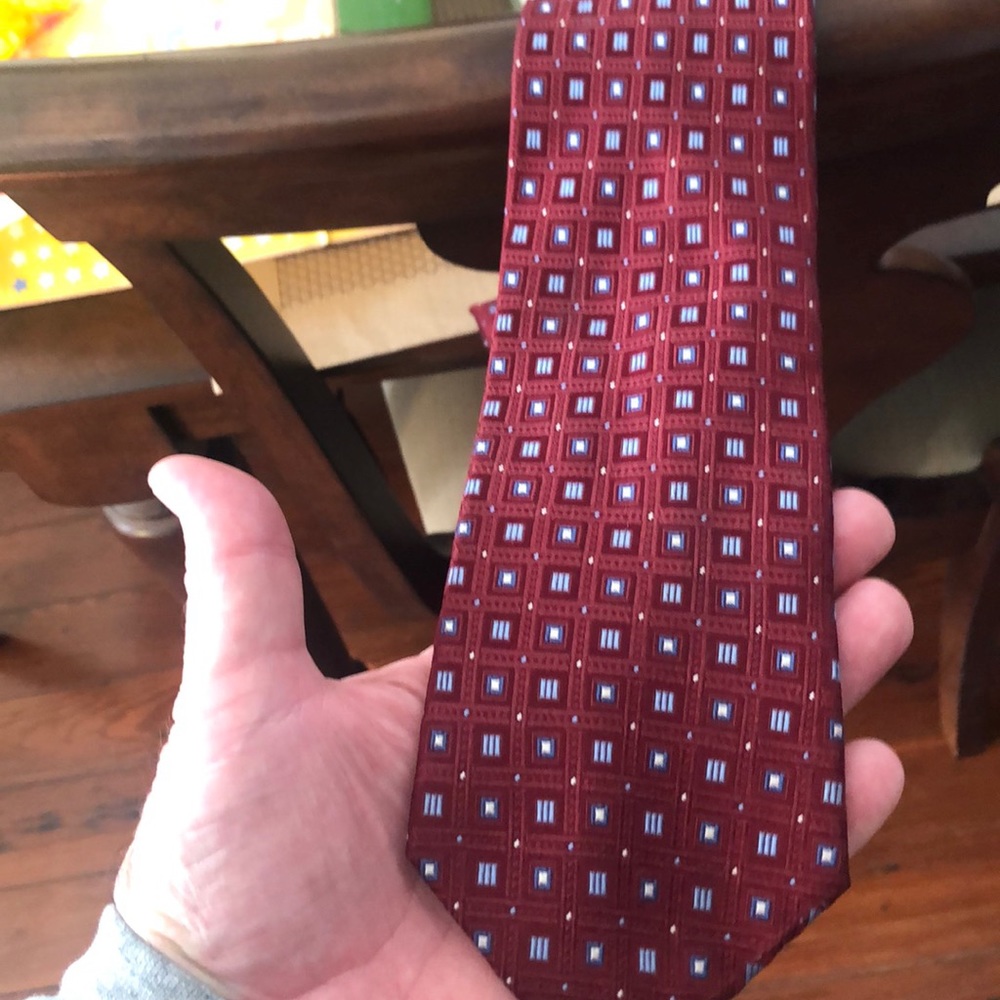Gorgeous red men’s tie